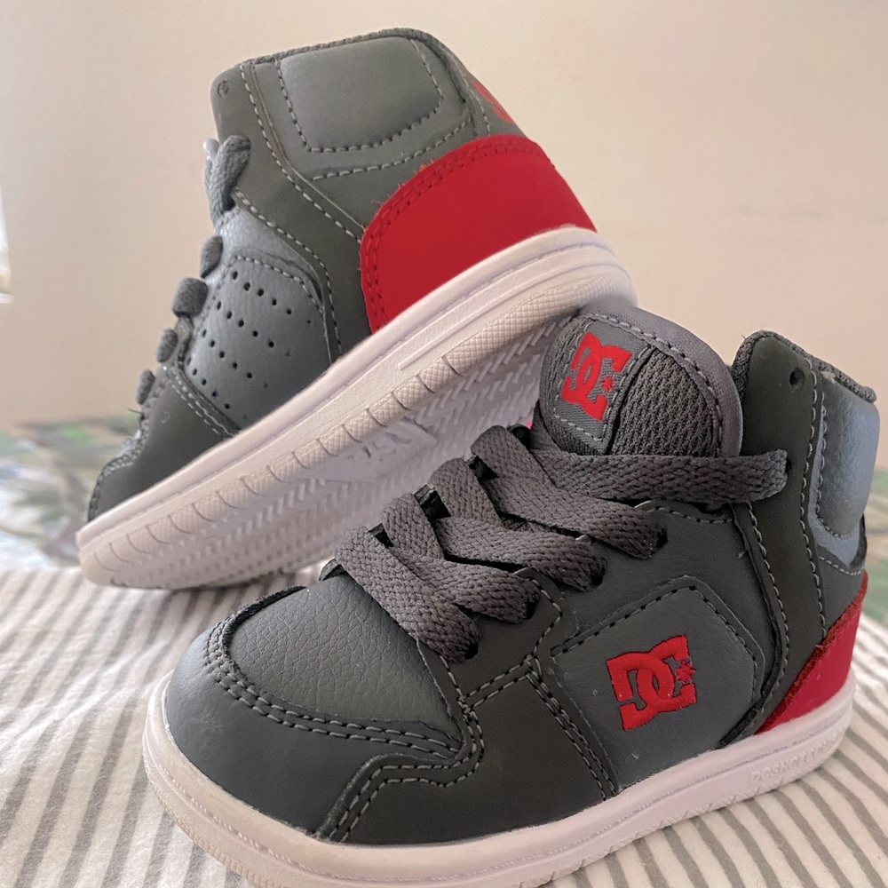 Dc’s Toddle boy/girl size US 6